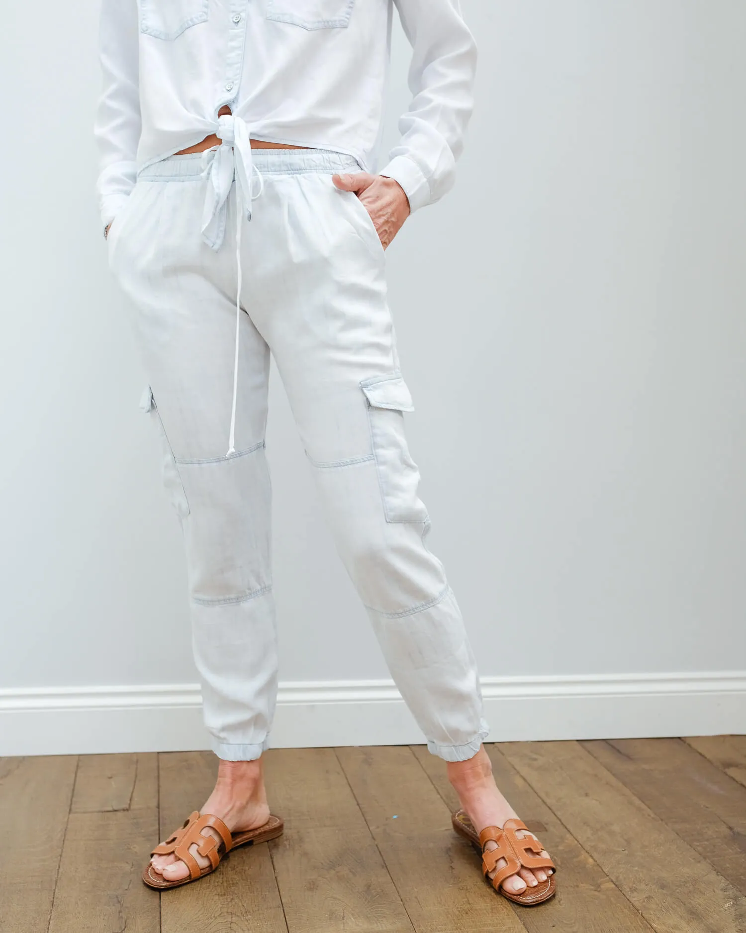 BD 3816 Utility cargo jogger in white out
