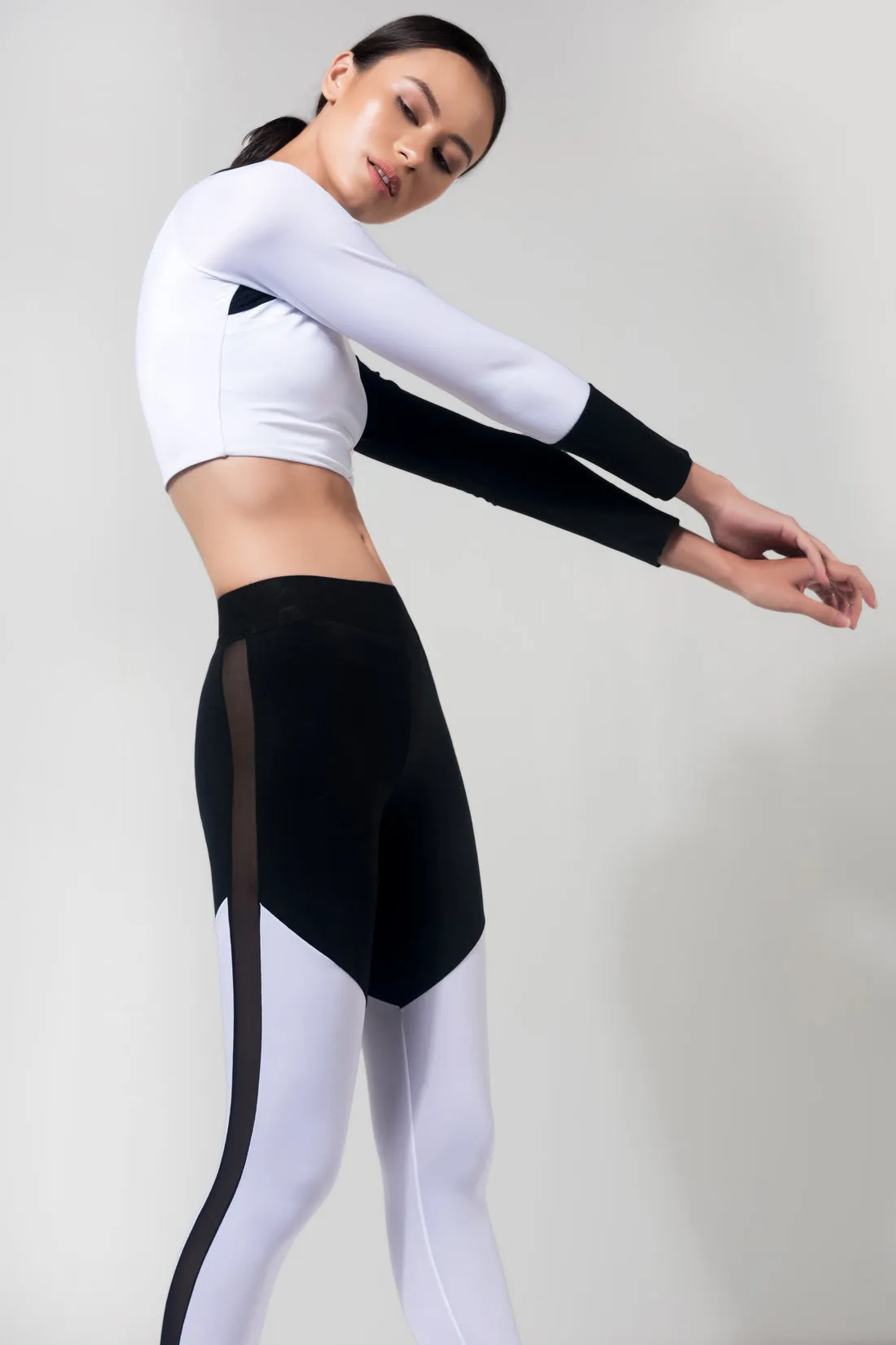 Kiara Advani In Our Keep It Cool Leggings