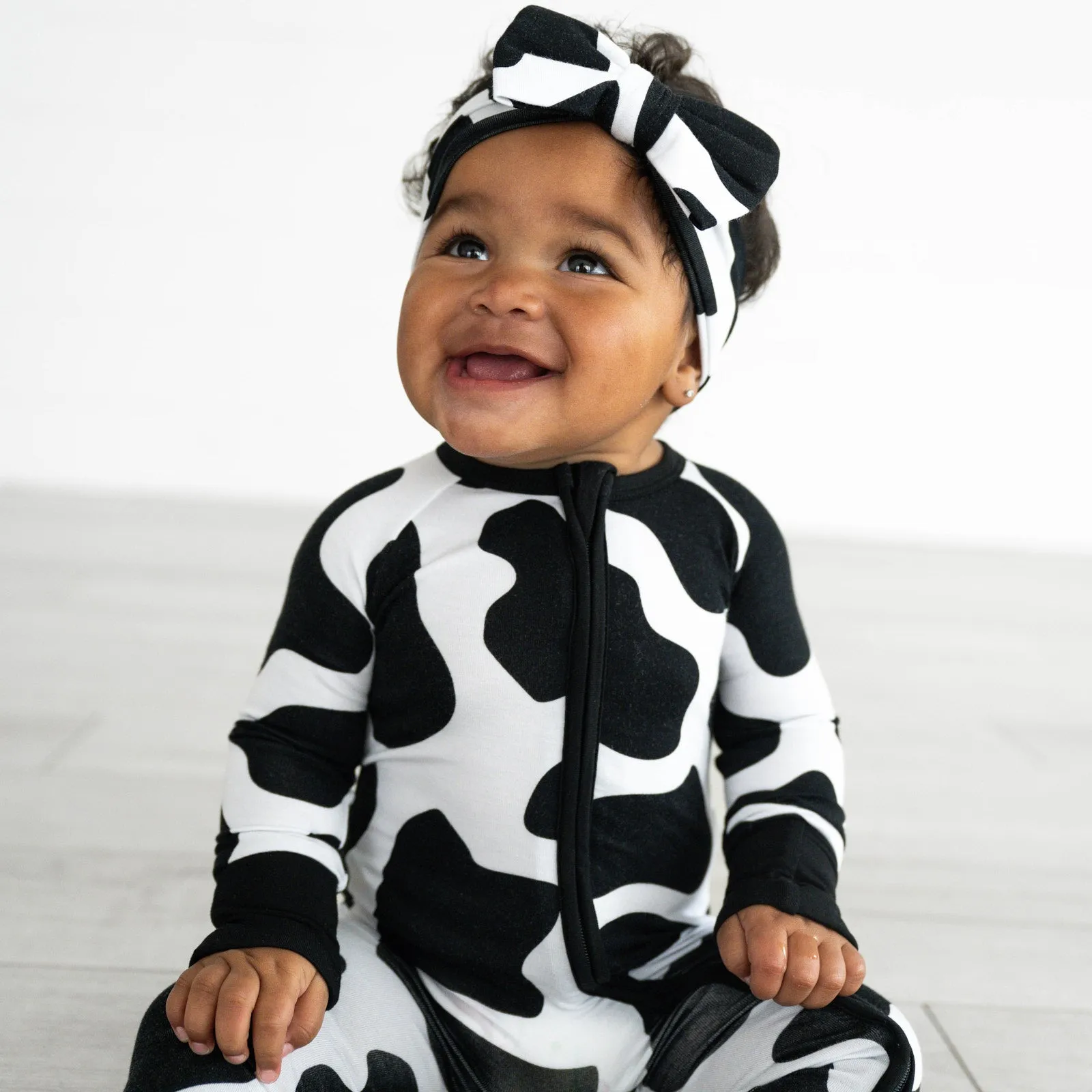 Sure! An optimized title for the e-commerce product Moo Crew Zippy could be:

Cozy Moo Crew Zippy Hoodie - Comfortable, Stylish, and Perfect for All Seasons

Feel free to adjust any descriptors to better fit the specific attributes of the product!