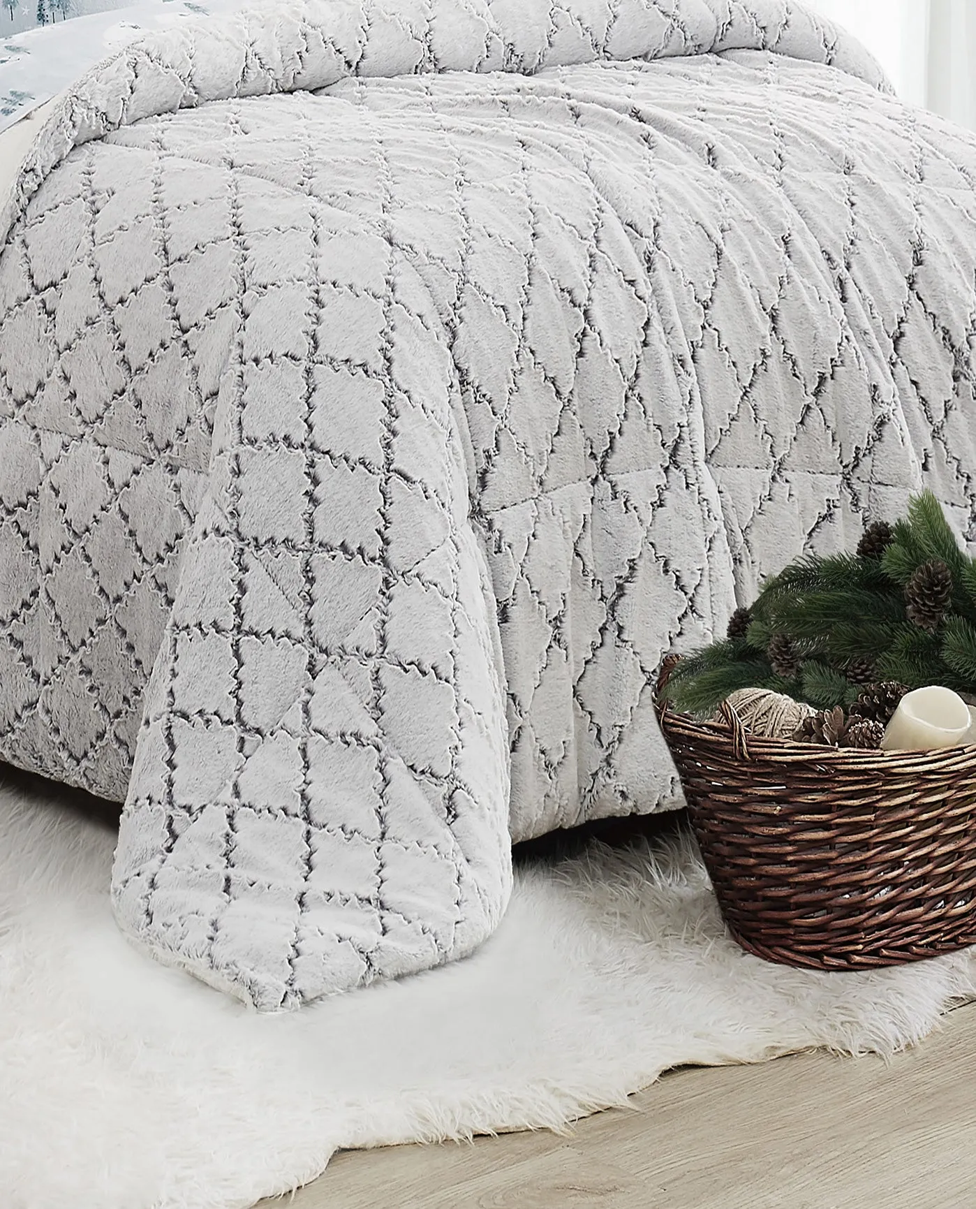 TEXTURED OGEE 3 PIECE COMFORTER SET